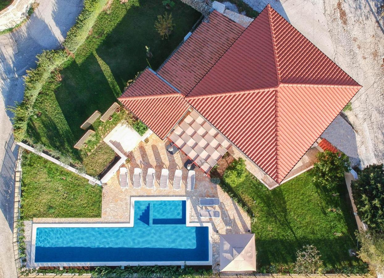 Villa Mater - Luxuriously Equipped Villa With A 15M Long Swimming Pool Žrnovnica Kültér fotó