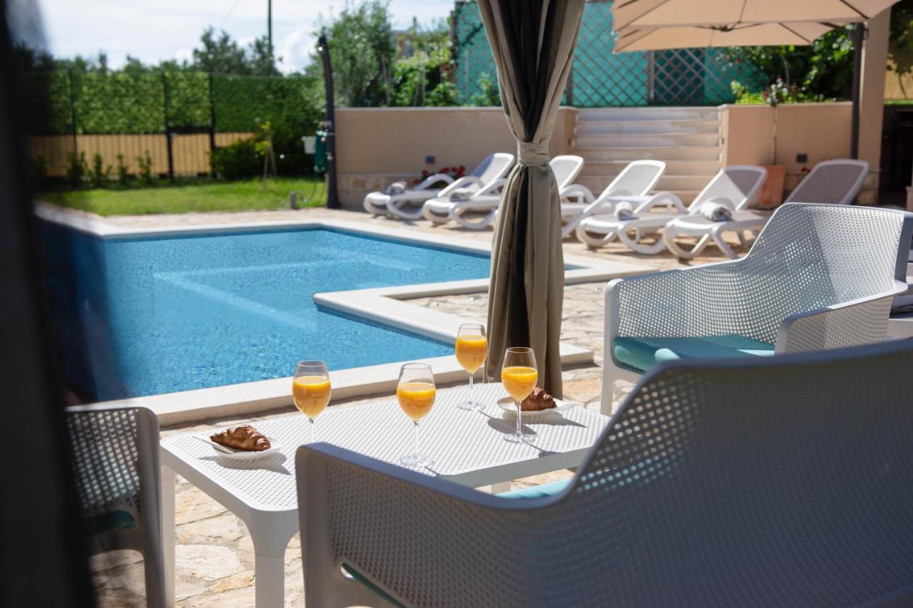 Villa Mater - Luxuriously Equipped Villa With A 15M Long Swimming Pool Žrnovnica Kültér fotó
