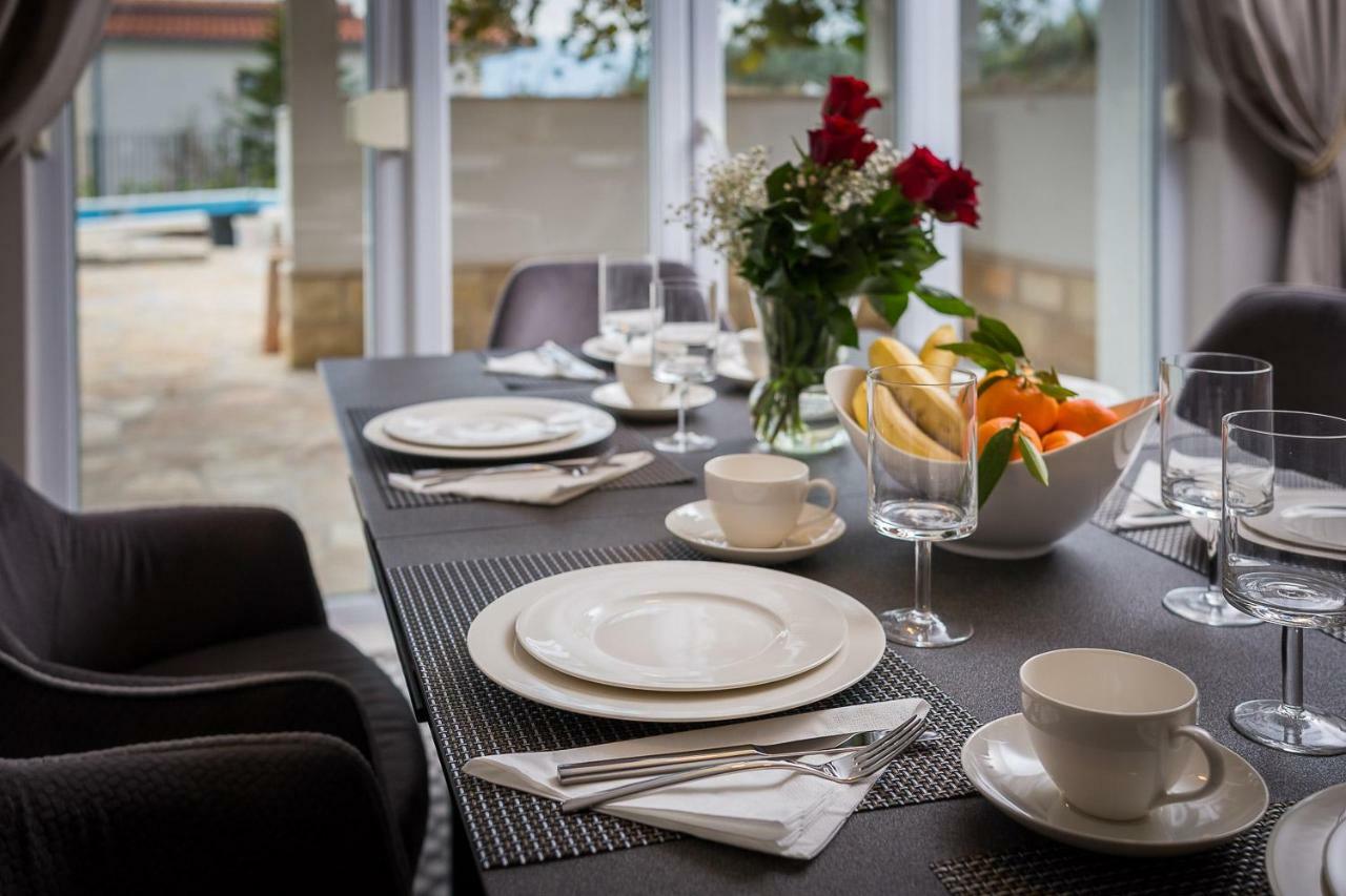 Villa Mater - Luxuriously Equipped Villa With A 15M Long Swimming Pool Žrnovnica Kültér fotó