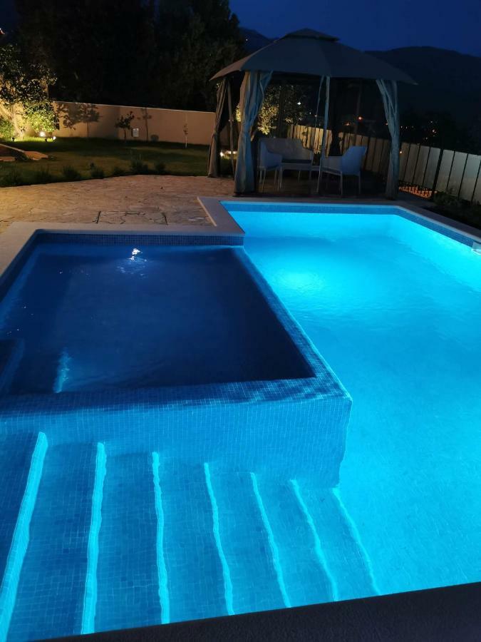 Villa Mater - Luxuriously Equipped Villa With A 15M Long Swimming Pool Žrnovnica Kültér fotó